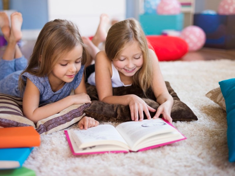 Beneficios de la lectura en el desarrollo de niños y adolescentes (y recomendaciones que los&nbsp;engancharán)